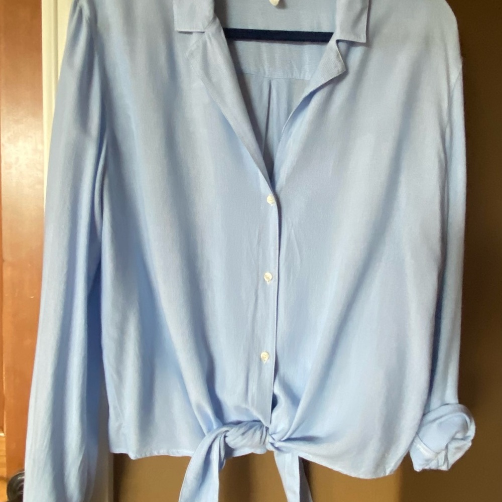 Shirt with tie